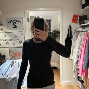 Lululemon black longsleeve Crew Neck Shirt